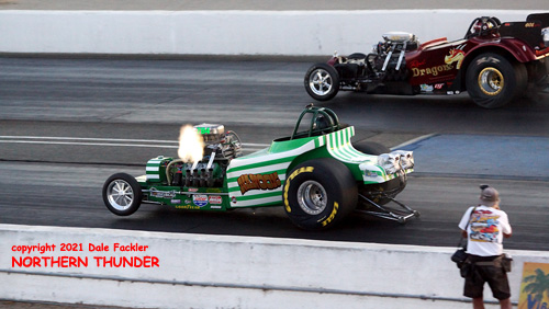 Kyle Hough - AA/FA - #784 - 'Nanook' - '23 T (near lane) 
vs Tom Padilla - AA/FA - #601 - 'Red Dragon' - '27 T (far lane)